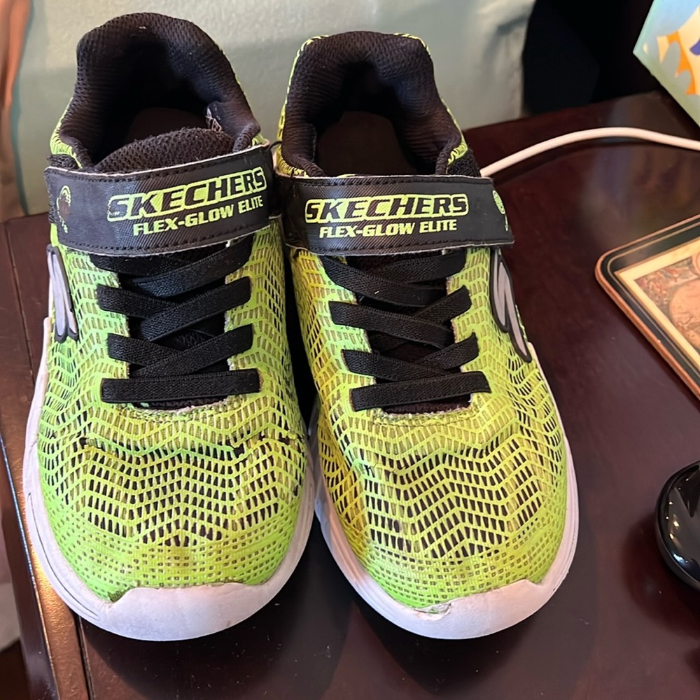 Skechers light up sneakers boys size 3